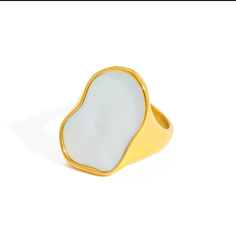 Elegant Gold and White Ring